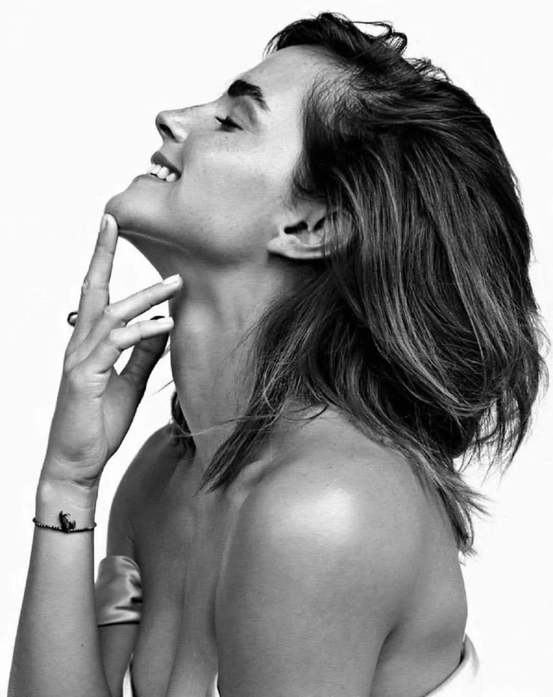 6PviwDMx Emma Watson 10.jpg